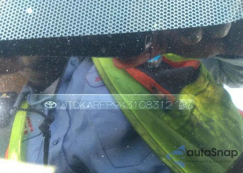 2019 Toyota Prius Prime Plus z USA, uszkodzony, nr VIN JTDKARFP9K3108312